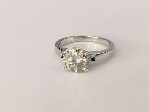 Beautiful 2ct Moissanite Engagement Ring